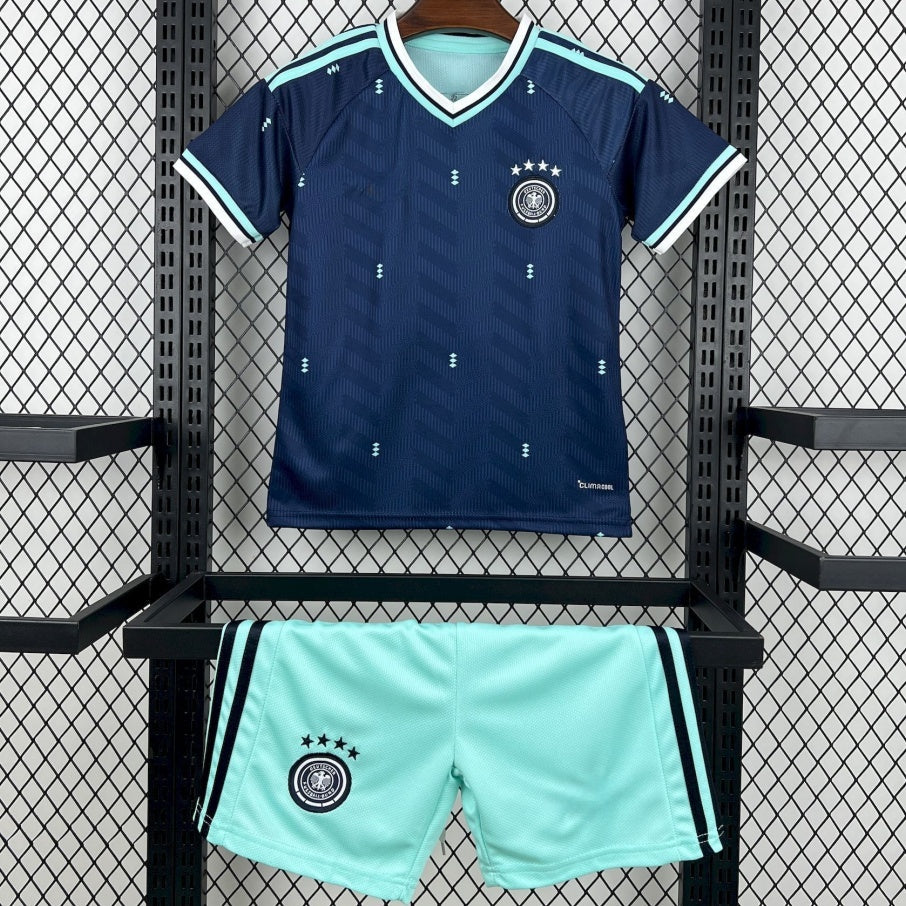 25/26 Ensemble Enfant   Allemagne Extérieur